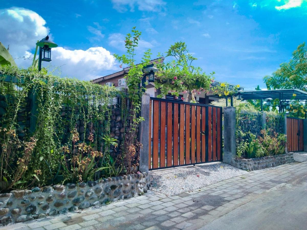 Inn House Homestay Dadapan Kültér fotó